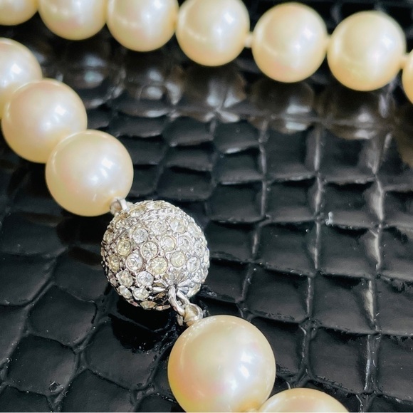 Vntg Art Deco Faux Pearl HighEnd Designer Necklace Crystal Rhinestone Ba… - Picture 5 of 7